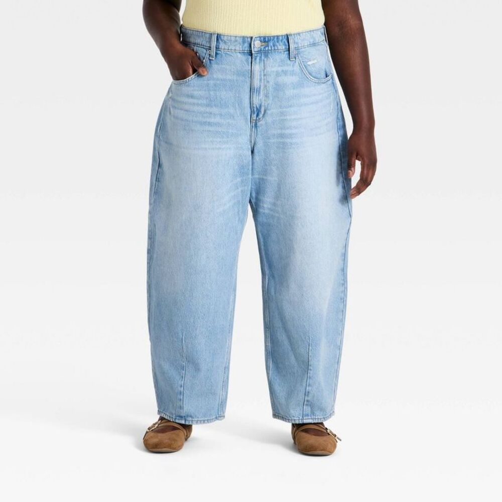 Women's High-Rise Easy Barrel Jeans - Universal Thread Light Wash 22